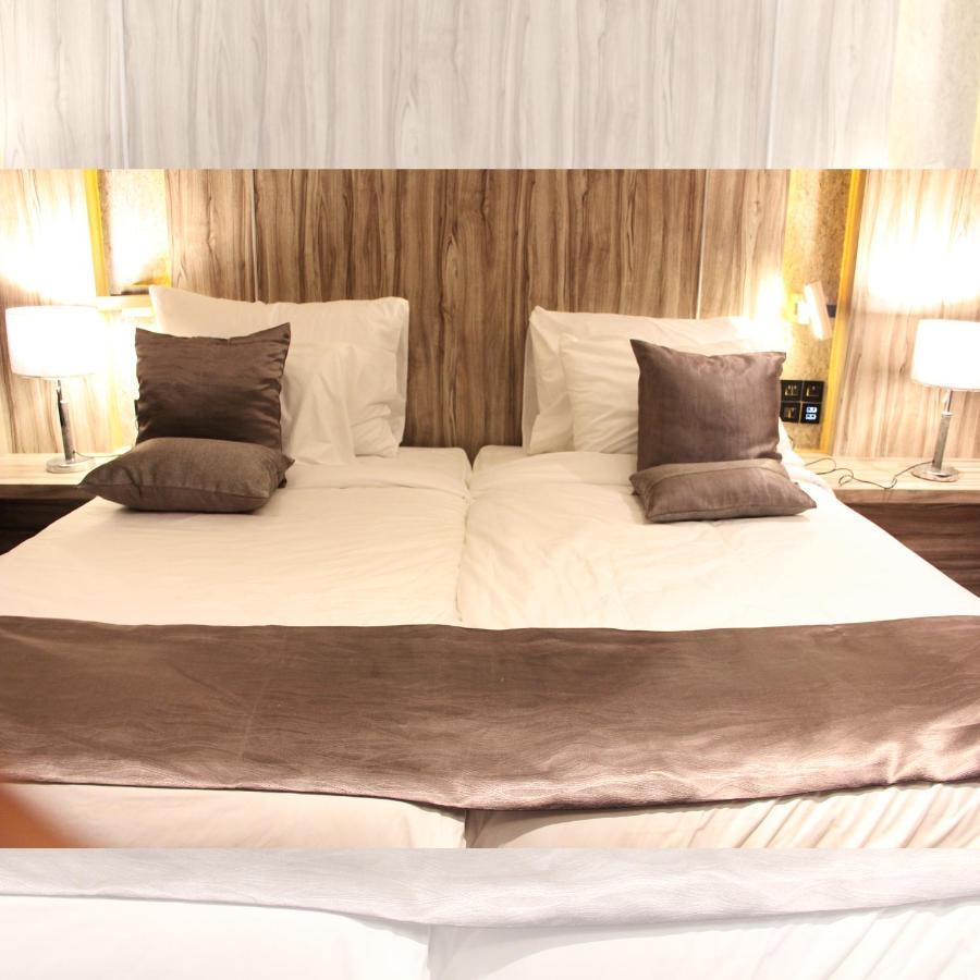 De Paris Hotel Medan Buitenkant foto