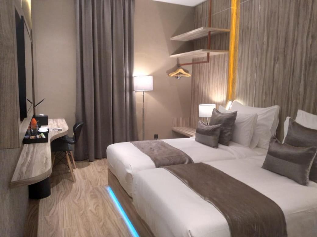 De Paris Hotel Medan Buitenkant foto