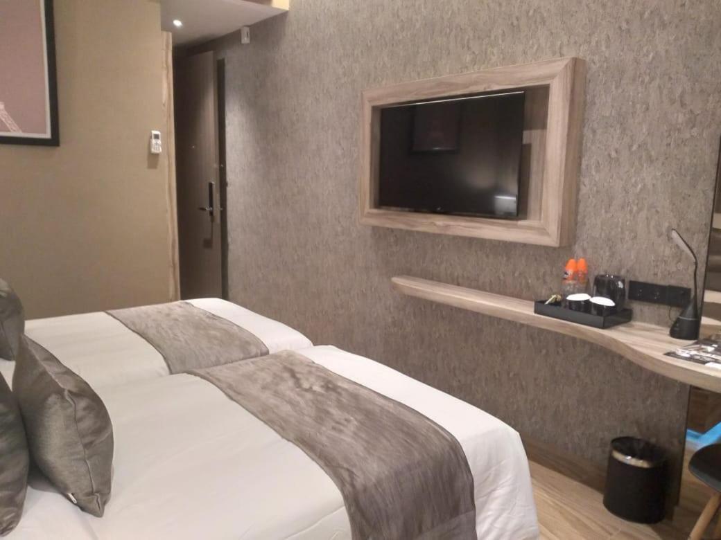 De Paris Hotel Medan Buitenkant foto