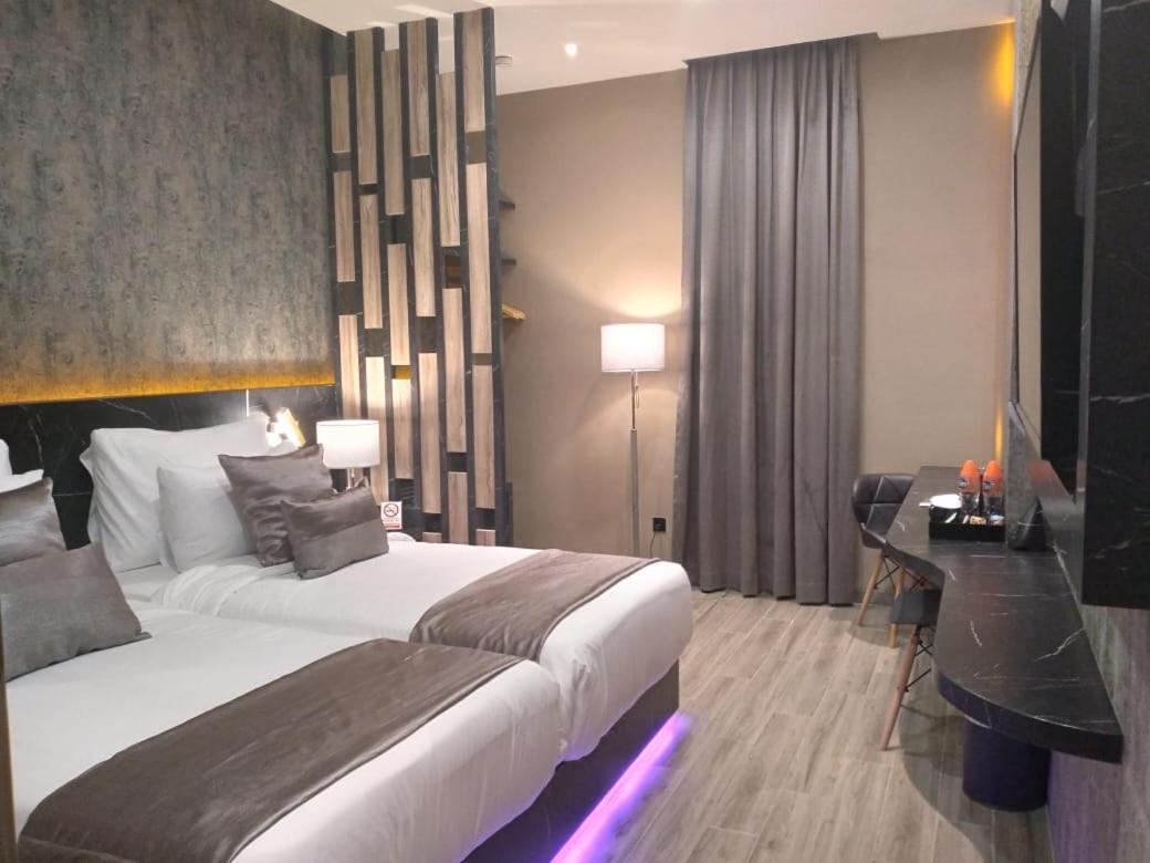 De Paris Hotel Medan Buitenkant foto