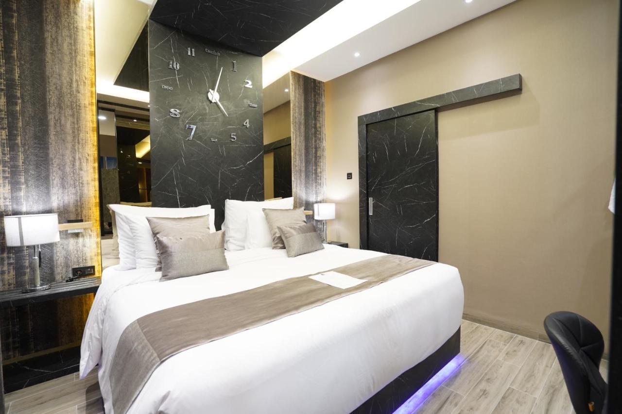 De Paris Hotel Medan Buitenkant foto