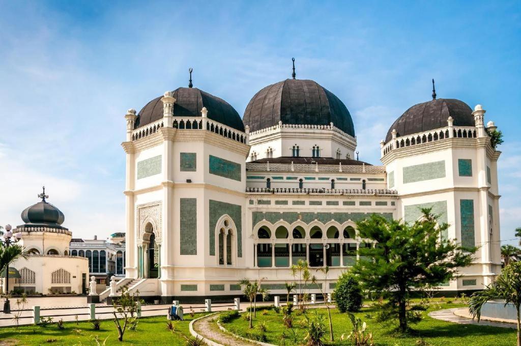 De Paris Hotel Medan Buitenkant foto