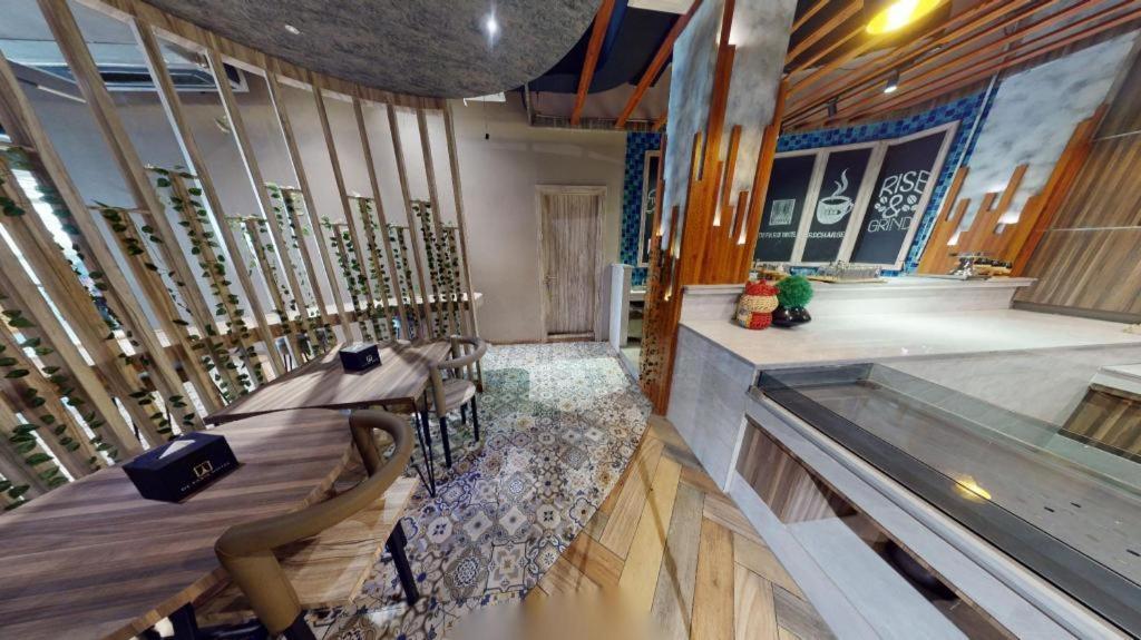 De Paris Hotel Medan Buitenkant foto