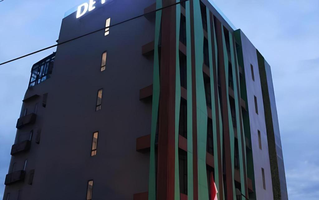 De Paris Hotel Medan Buitenkant foto